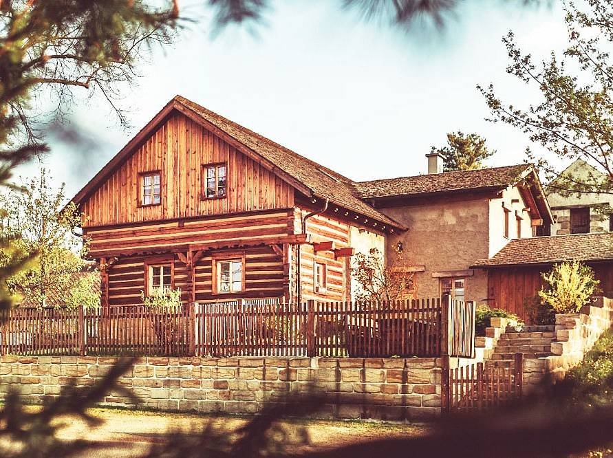 Roubenka u Huvarů,parkoviště a vstup pro hosty