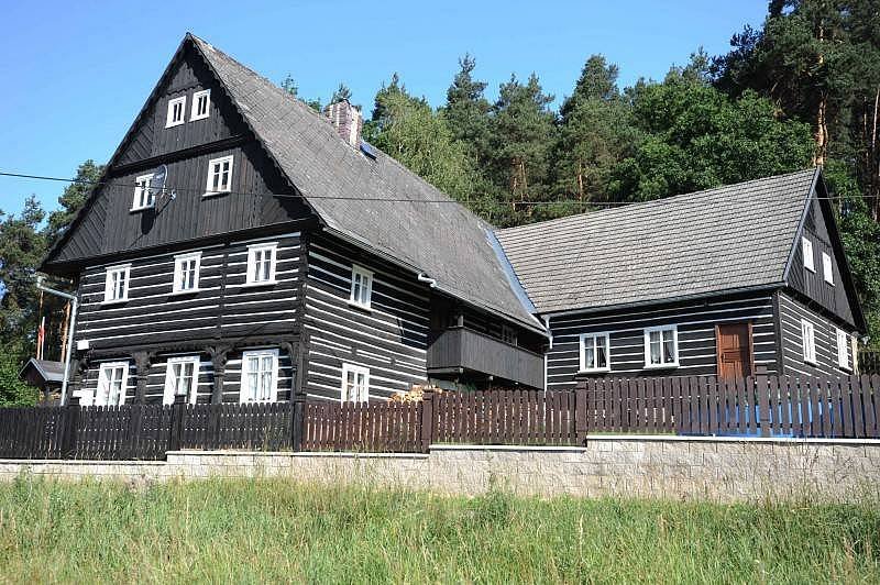 EIN BLOCKHÜTTE IM WALD am Mách-See