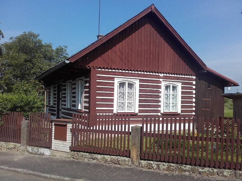 casa de troncos cerca de Novotny