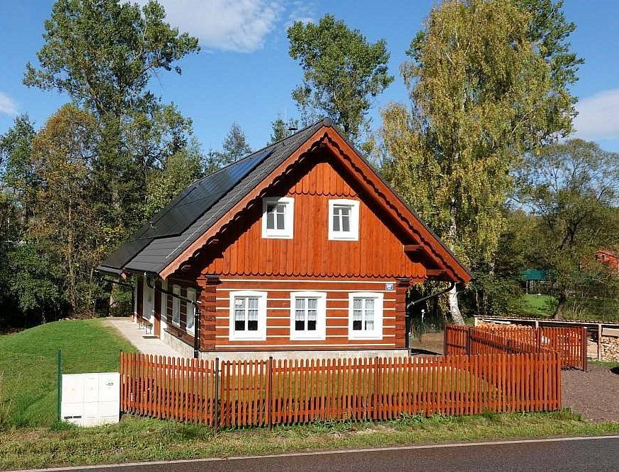 Ein Baumstamm an der Zdoňov-Autobahn