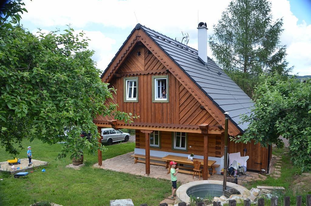 Log cabin - outdoor seating