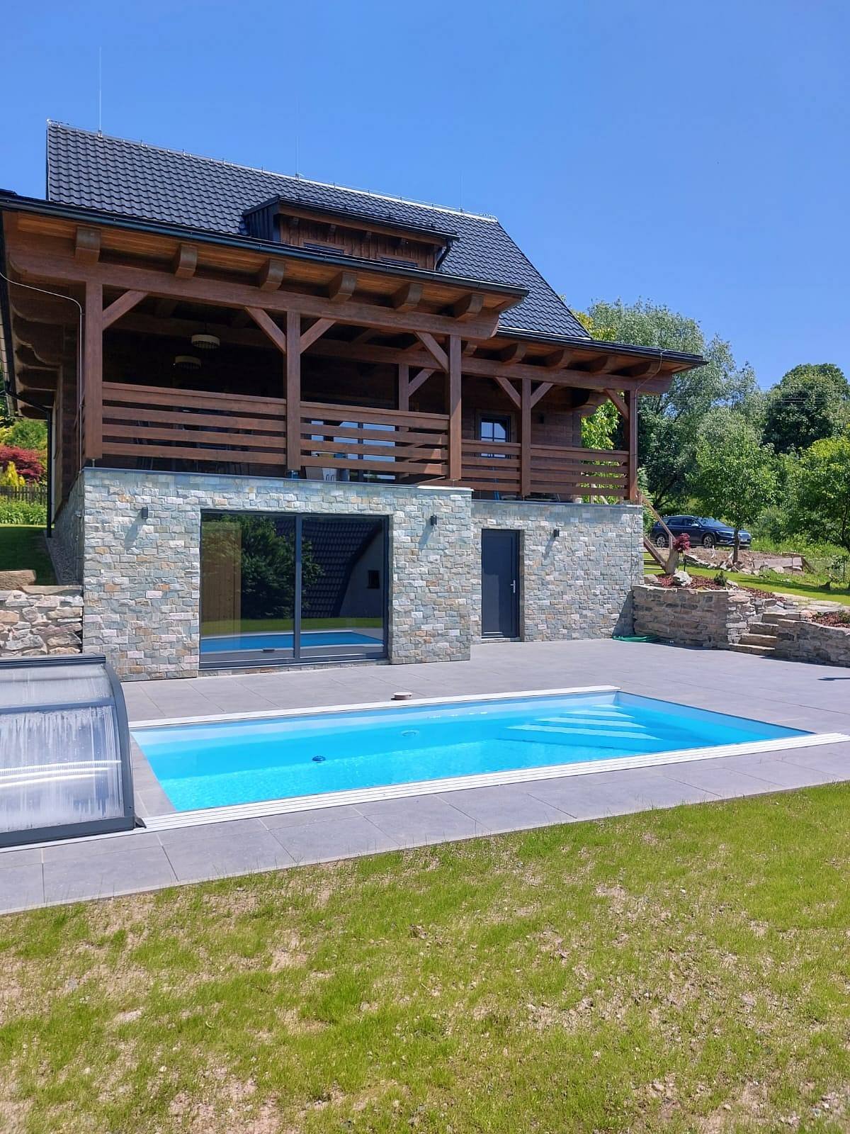 Roubenka Vlčice s bazénem