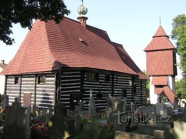 La iglesia de madera de St. Juan el Bautista en Slavonov