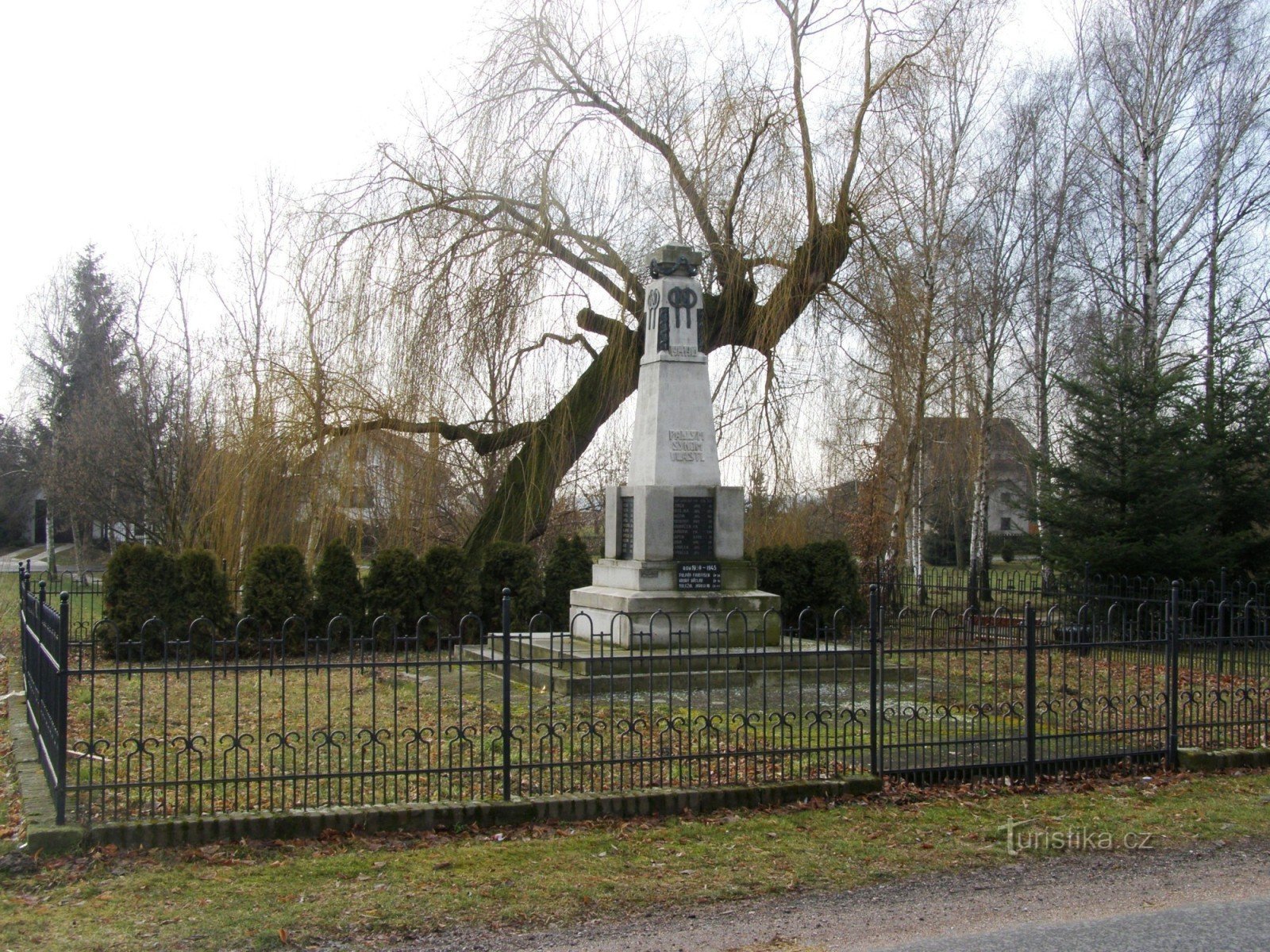 Roudnice - tượng đài các nạn nhân của Thế chiến 1 và Thế chiến 2 chiến tranh