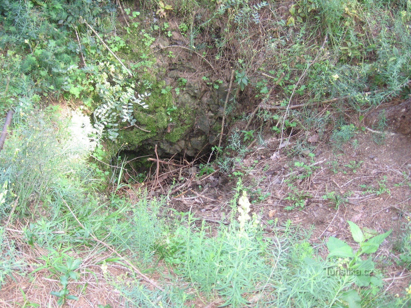 Castillo de Rousín - restos de mampostería