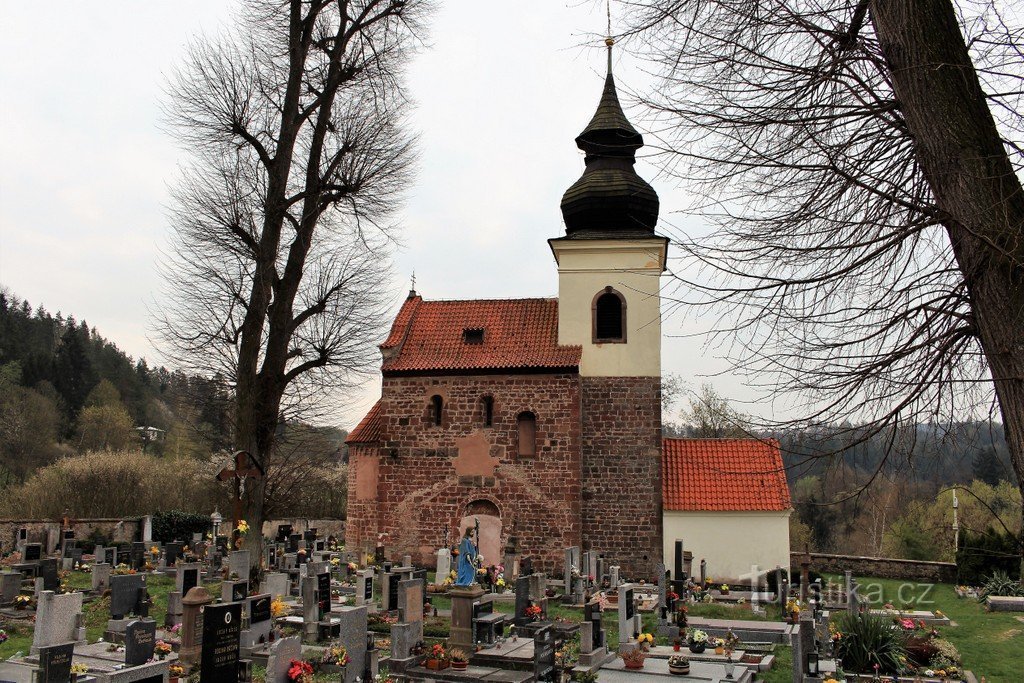 Rovná, románský kostel sv. Jakuba Většího