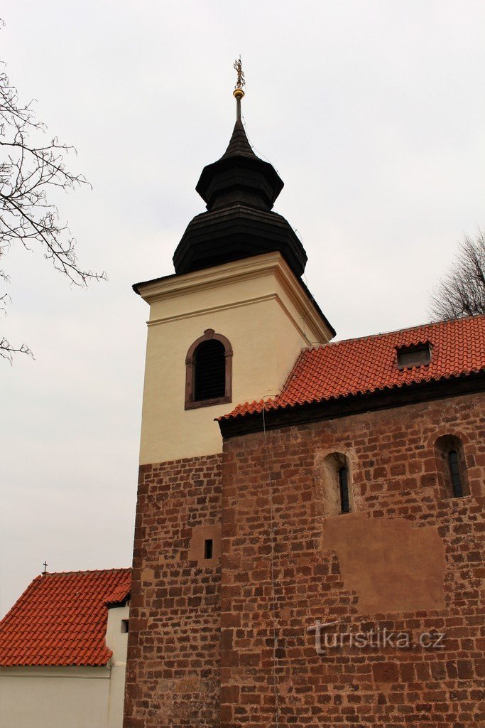 Em linha reta, torre da igreja