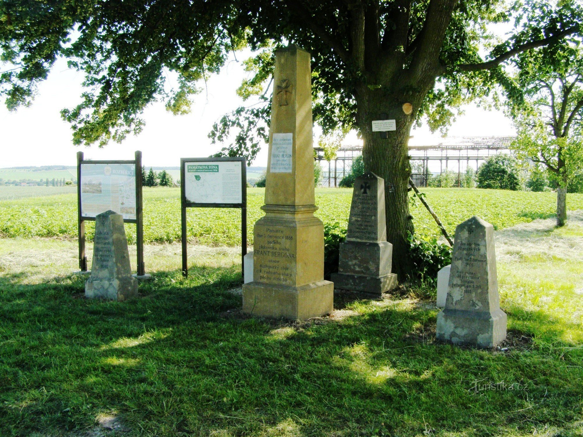 Rózběřice - monumenten van de slag van 1866 bij het kruis van Šrám