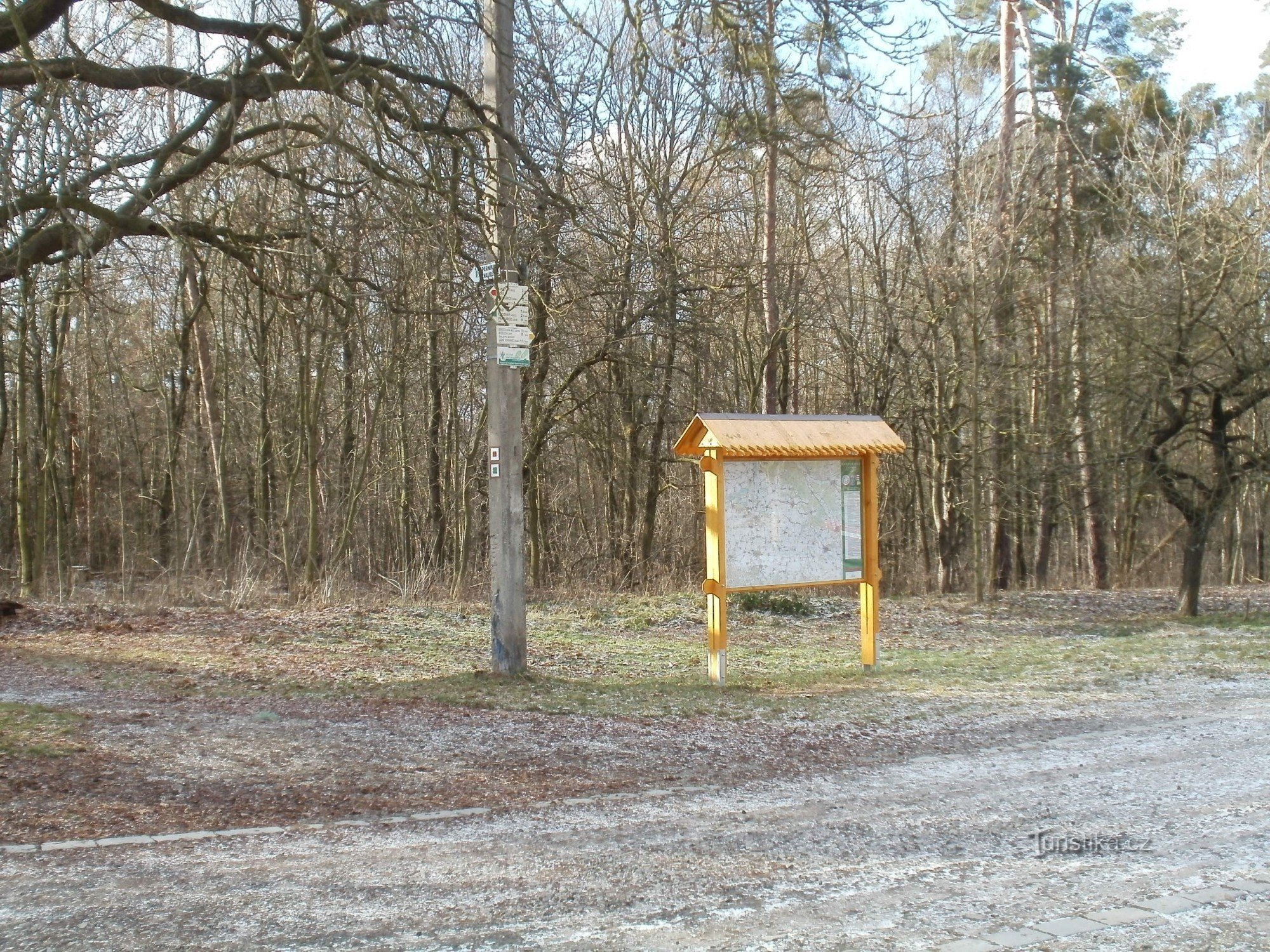 Carrefour de Kunětická Hora