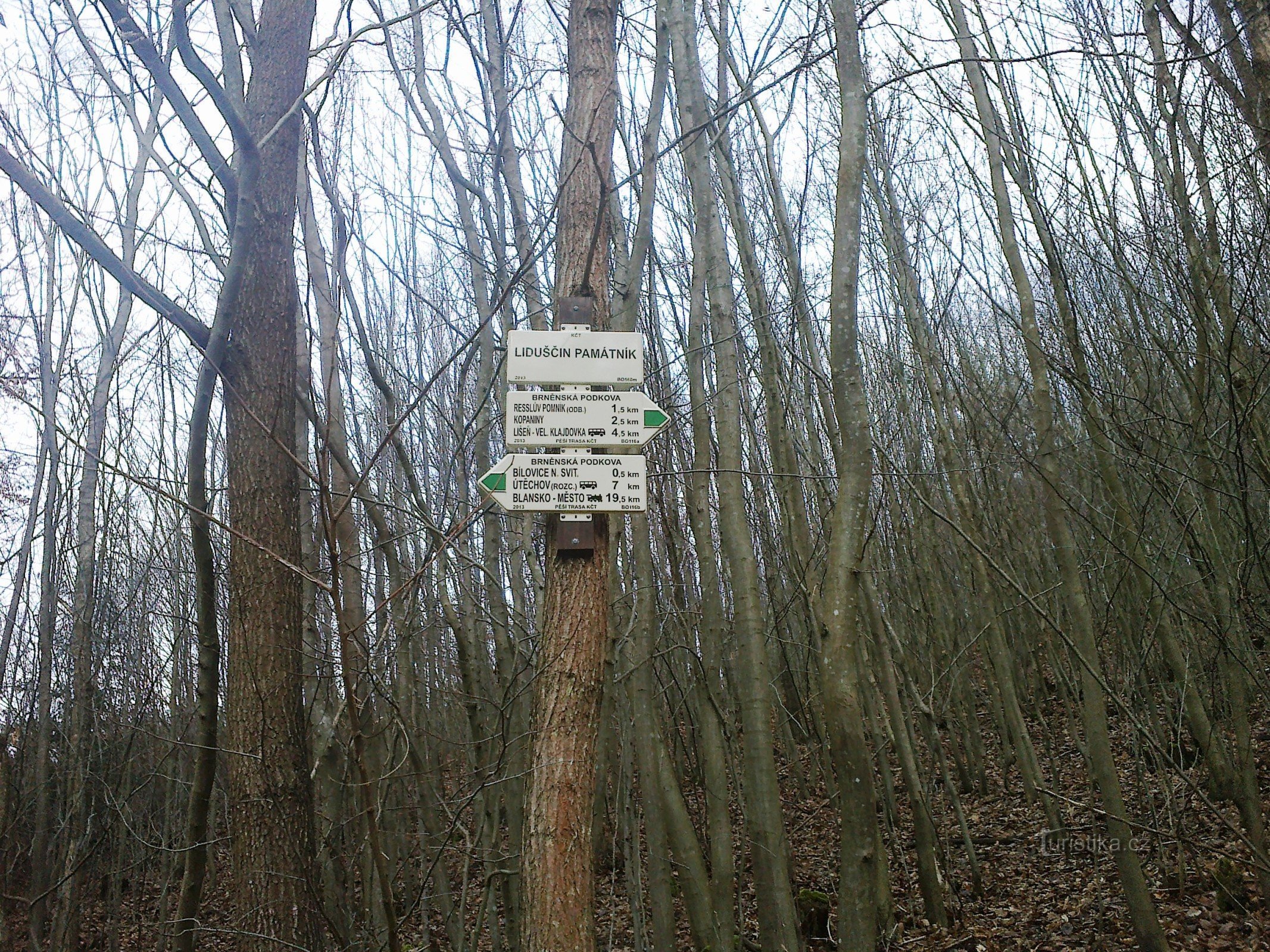 O monumento Liduščina cruzará a estrada