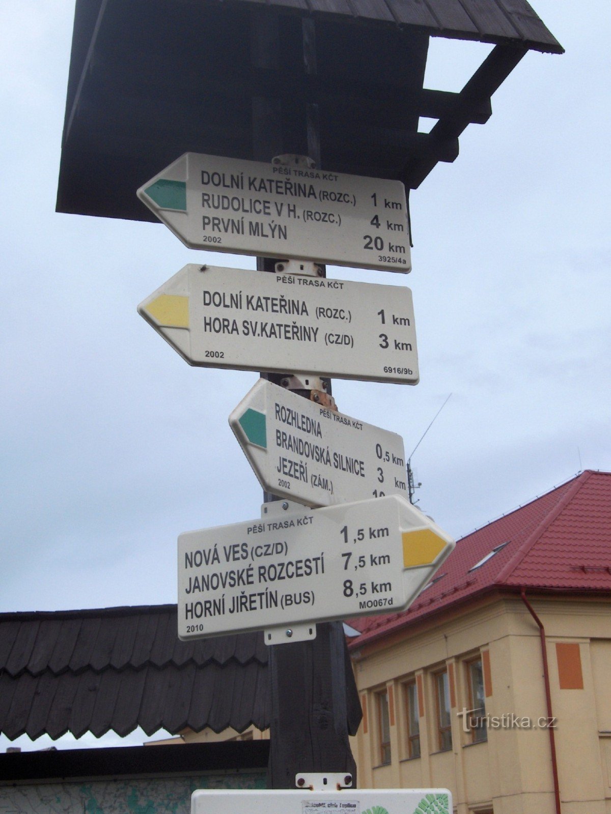 Crossroads at Hora Svaté Kateřiny square