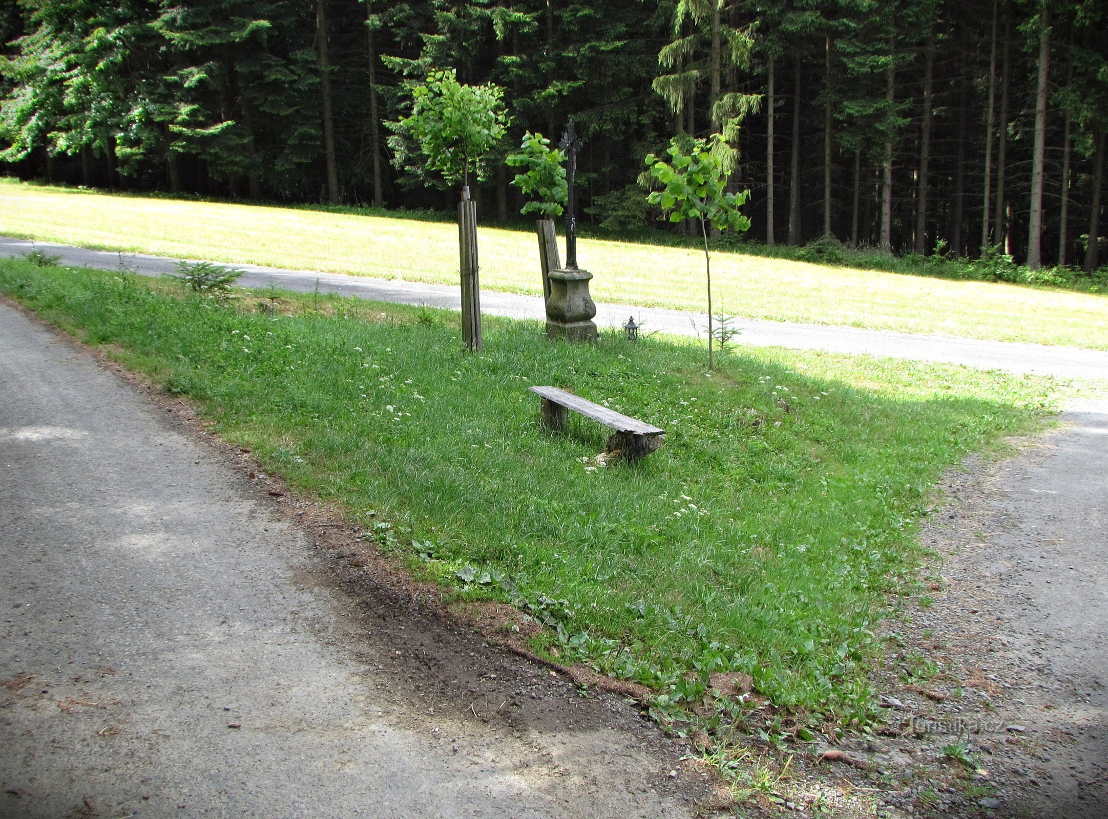 Kreuzung mit einem Kreuz