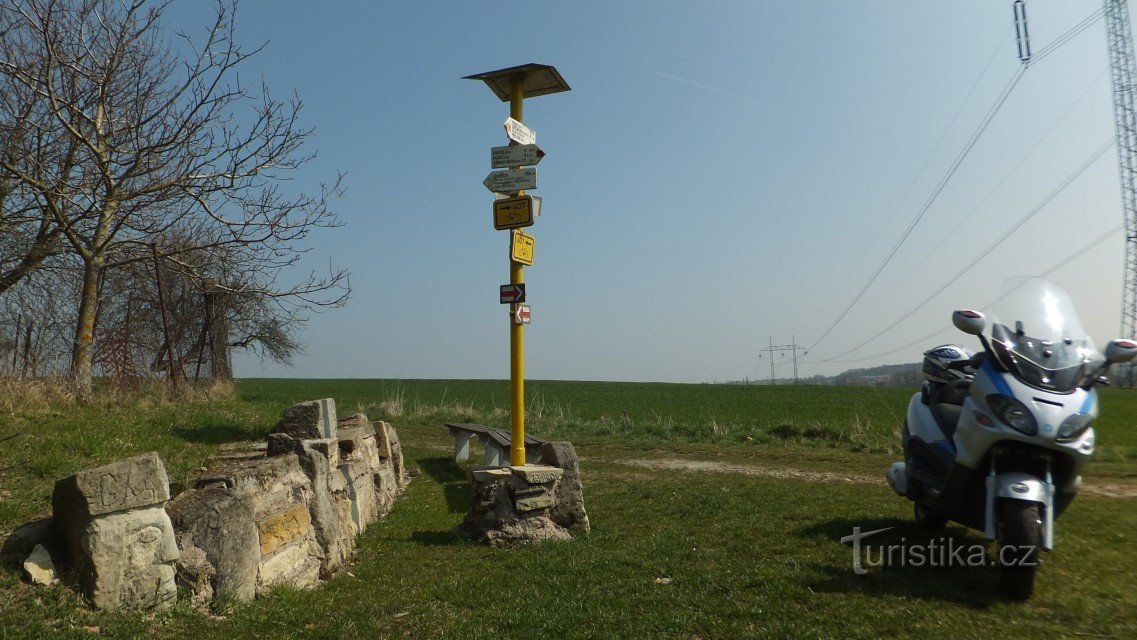 rozcestí turist. cest nedaleko popraviště