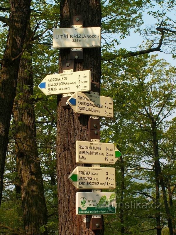 Cruce de caminos en las tres cruces