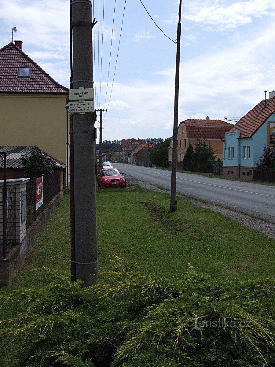 Σταυροδρόμι στο Bdeněvsi