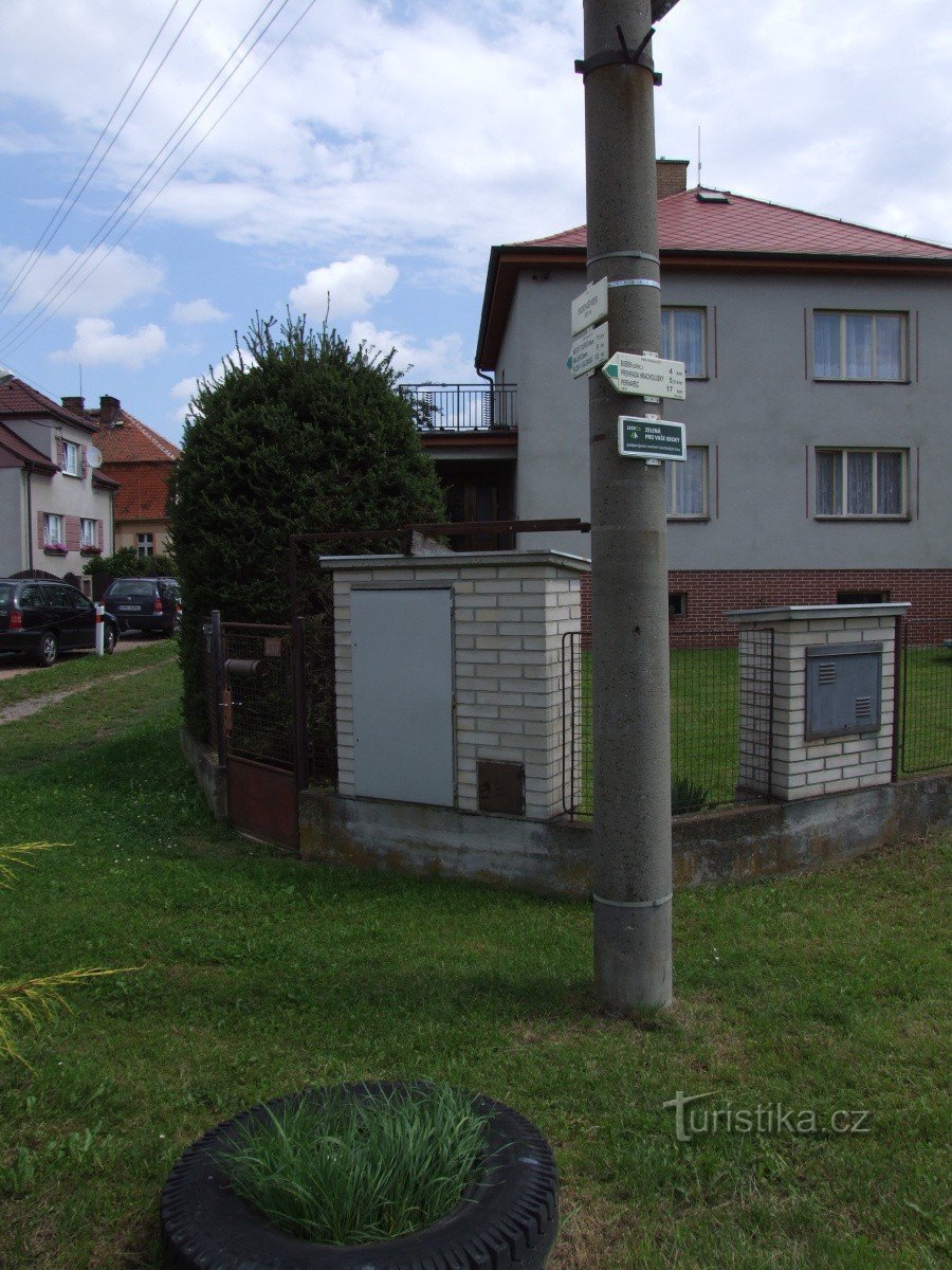 Crossroads in Bdeněvsi