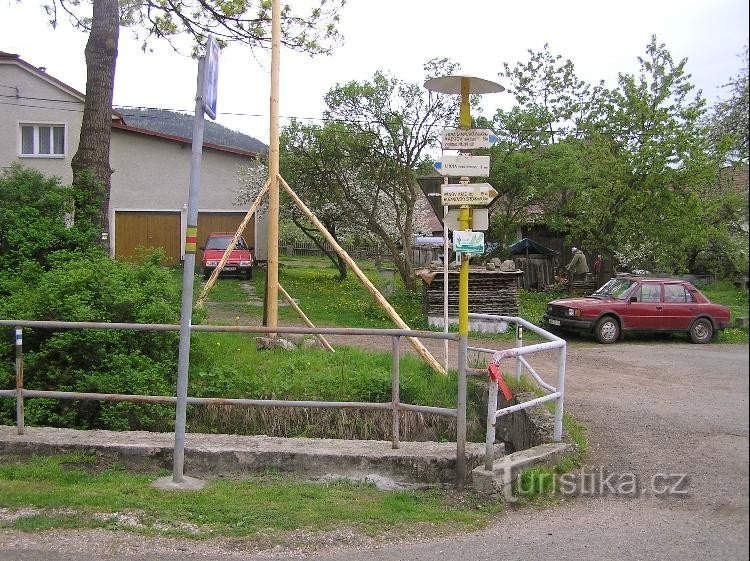 crossroads in Machovská Lhota