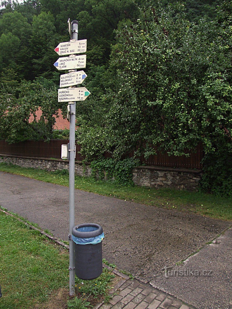Signpost Český Šternberk