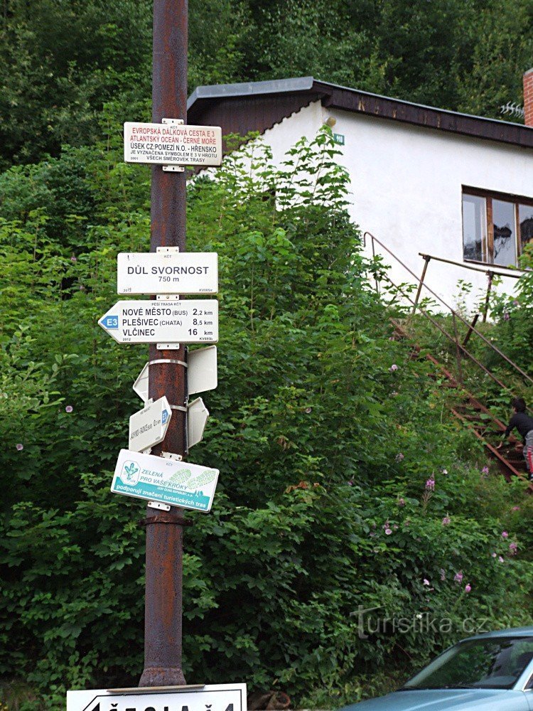 Wegweiser zum Bergwerk Svornost