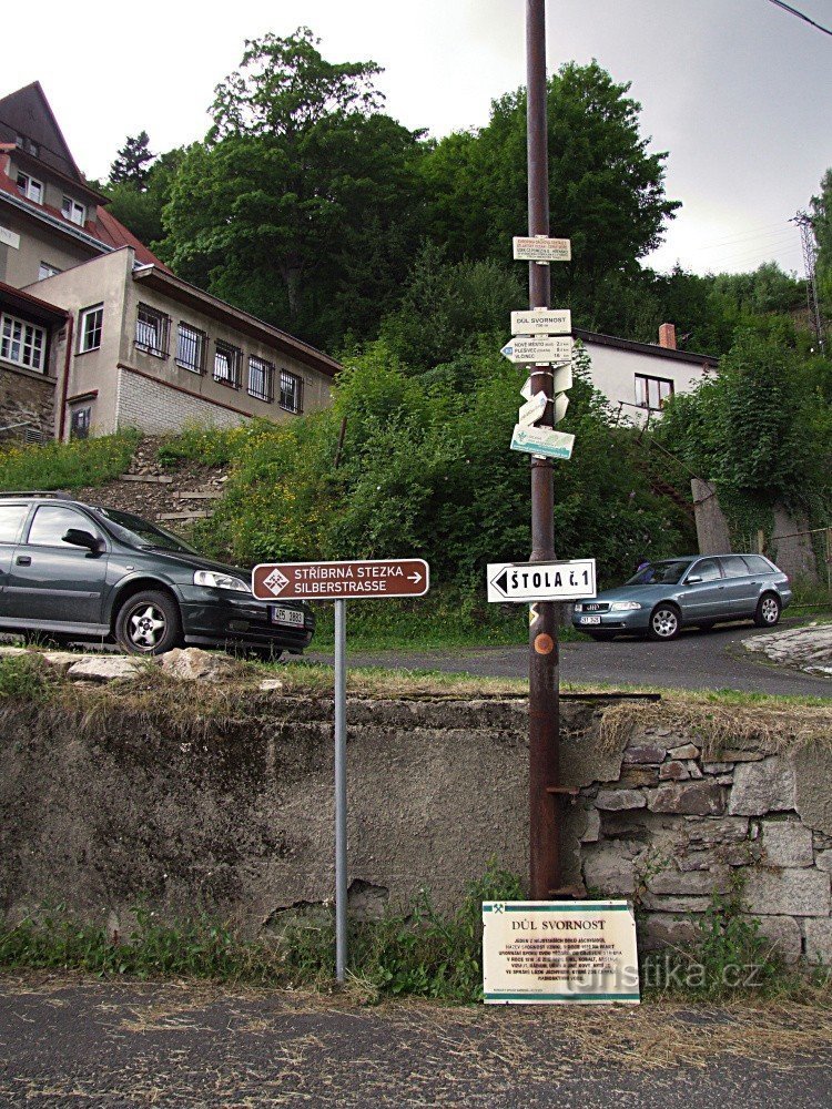 Placa de sinalização da mina de Svornost