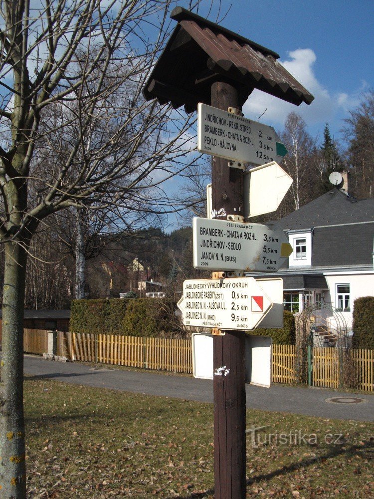 Placa de sinalização Jablonecké Paseky - Autocarro