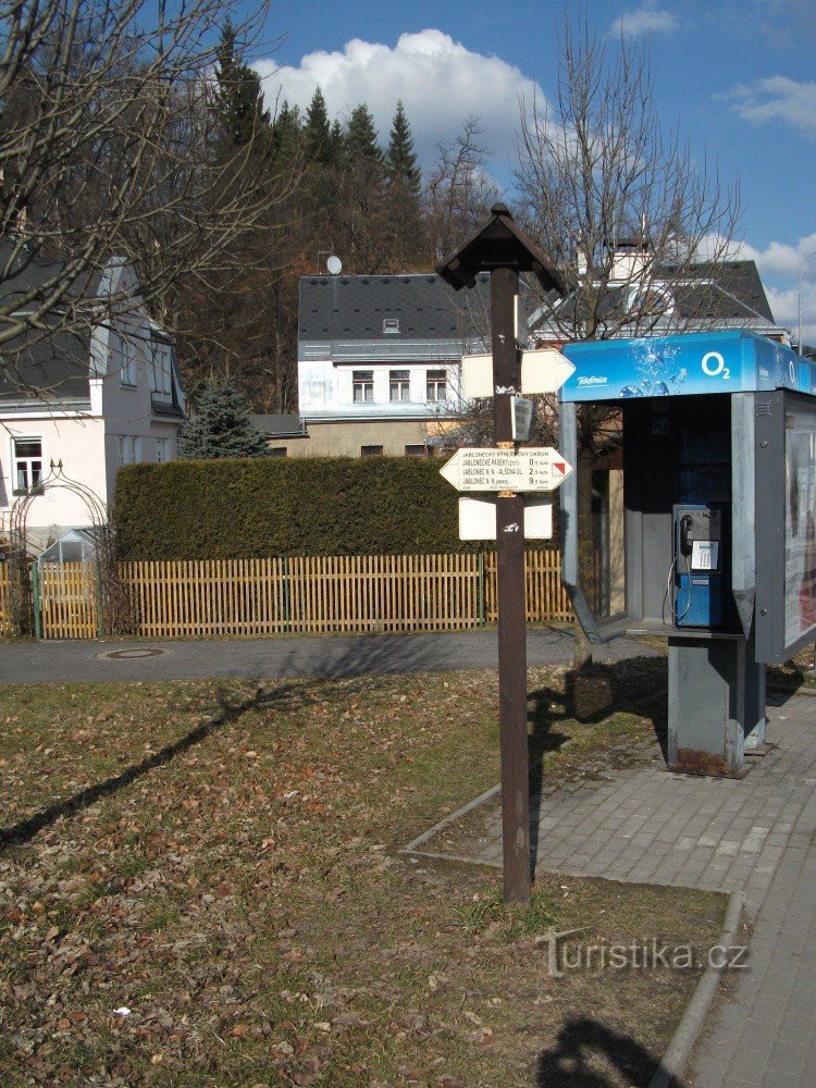 Jablonecké Paseky wegwijzer - Bus