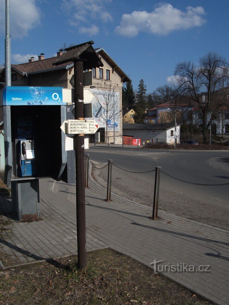 Kažipot Jablonecké Paseky - Avtobus