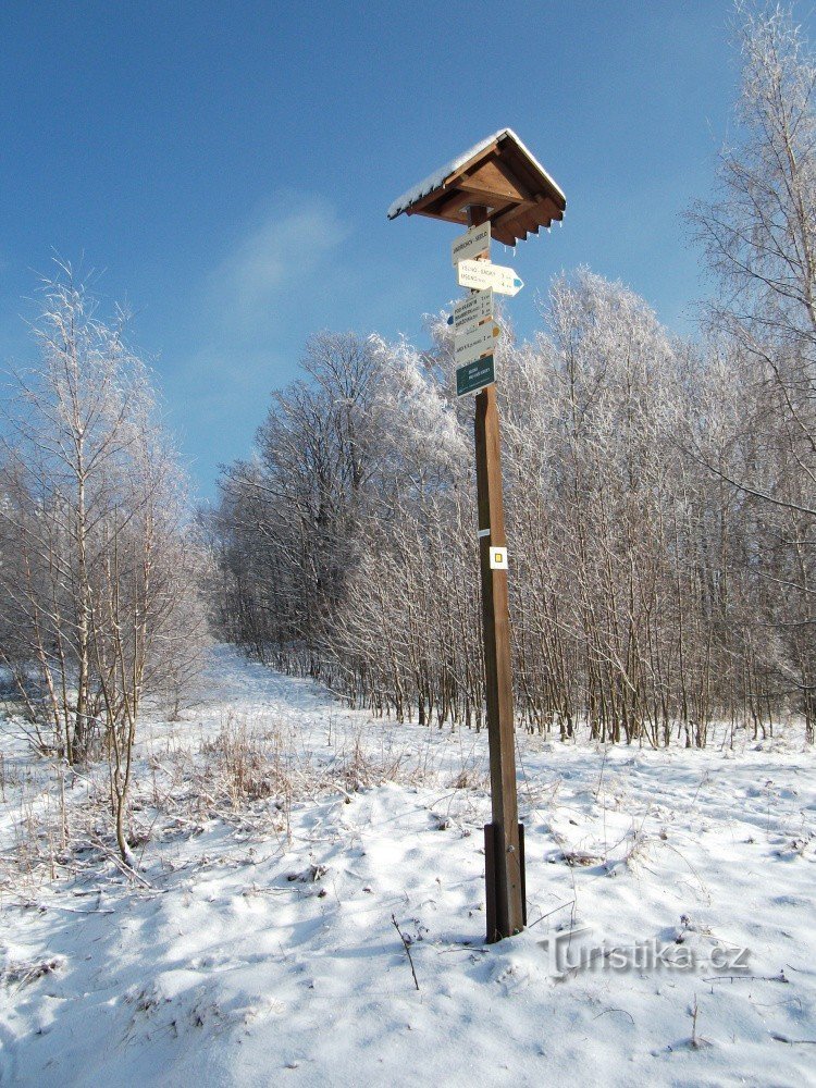 Signpost Jindřichov - saddle