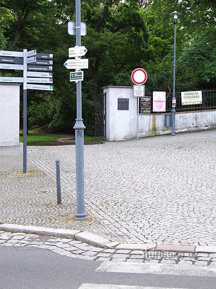 Placa de sinalização Klášterec nO - castelo