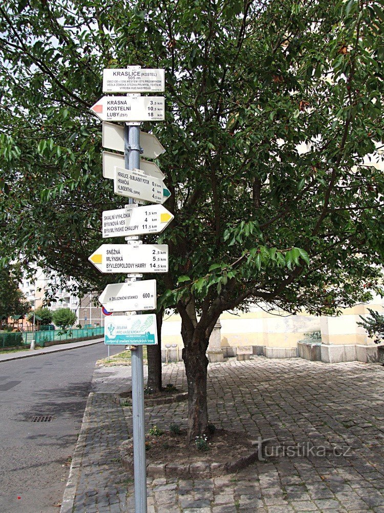 Rozcestník Kraslice - kostel