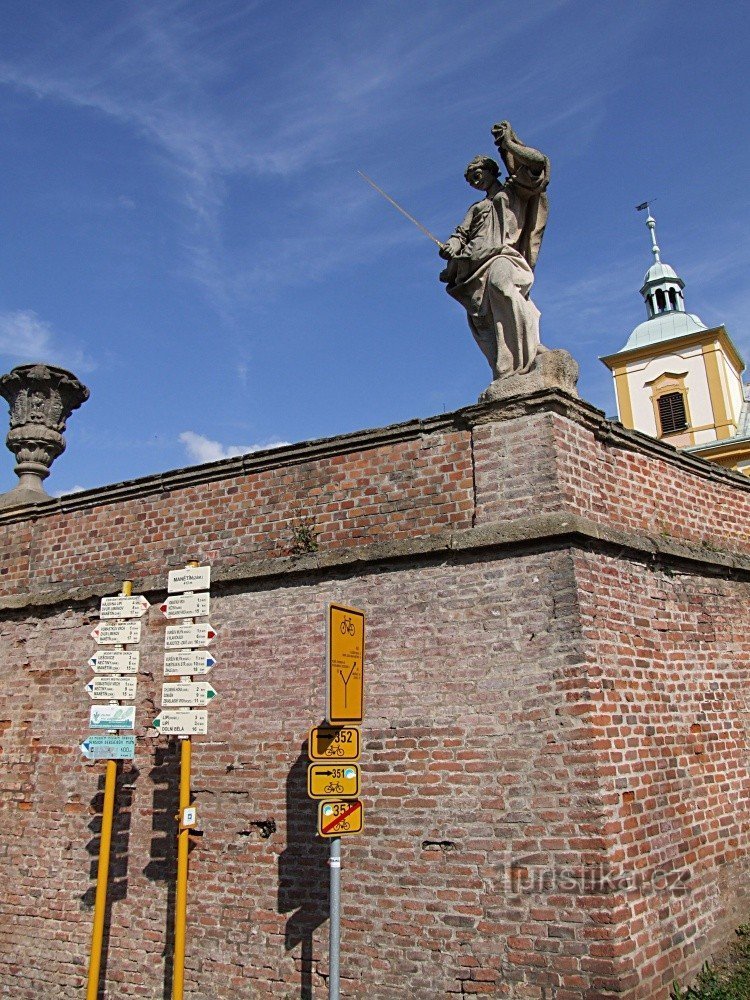 Wegweiser Manětín - Burg