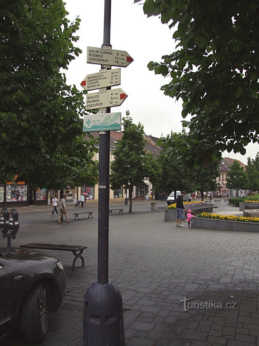 Placa de sinalização na Praça Masaryk