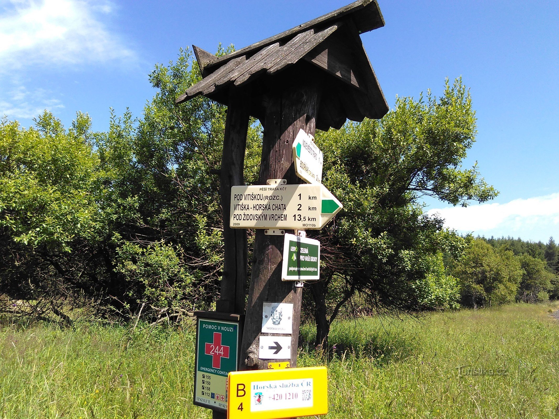 placa de sinalização para a estação Mikulov - Nové Město