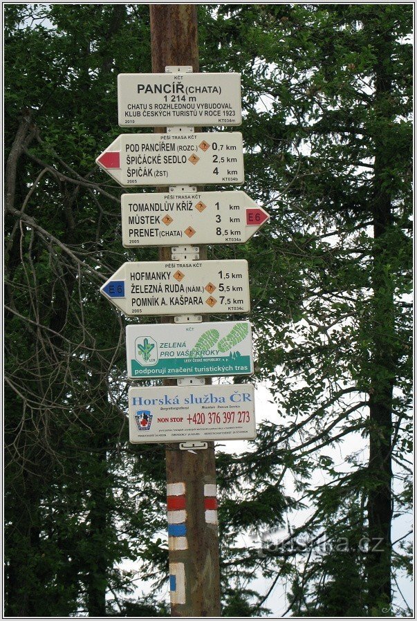 Signpost Pancíř, cottage