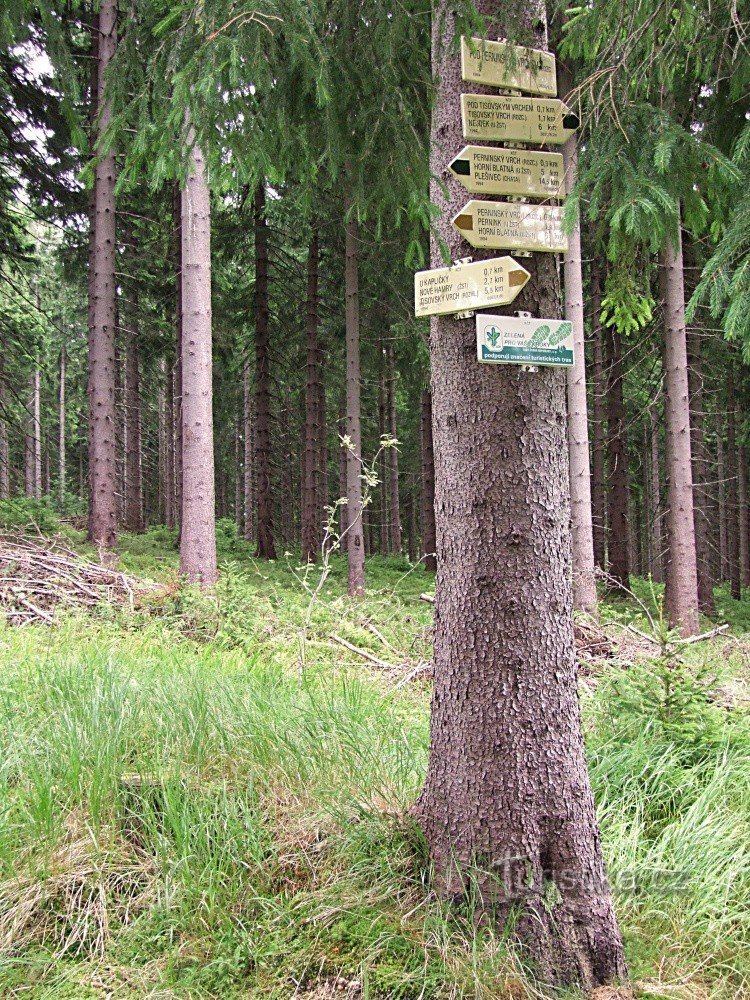 Drogowskaz pod Perninský vrchem