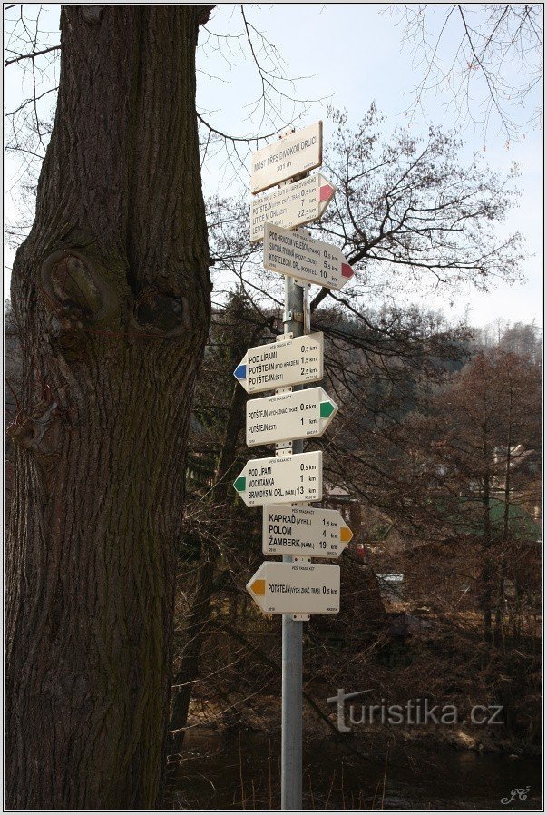 Signpost Potštejn, U mostu