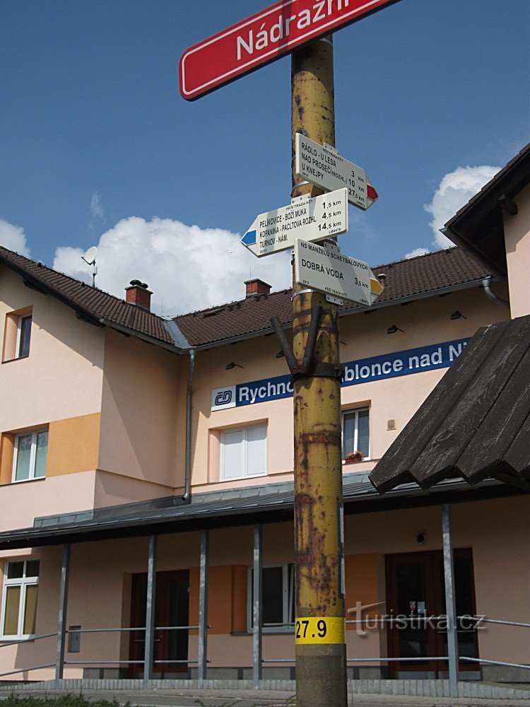 Placa de sinalização Rychnov u Jablonec nad Nisou - ferrovia