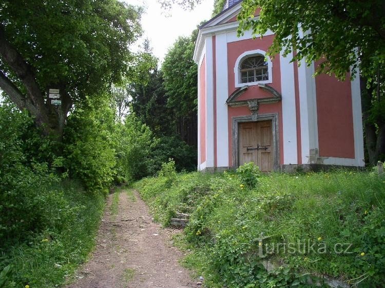 Poste indicador en la capilla