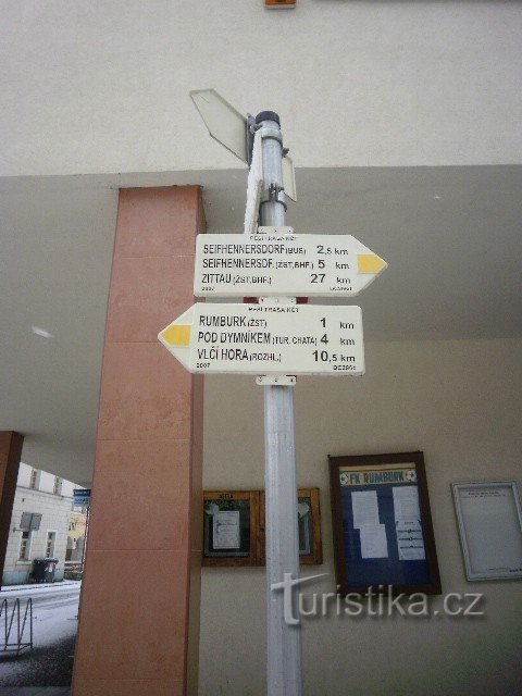 signpost at Lužické náměstí in Rumburk, in the corner of the Employment Office