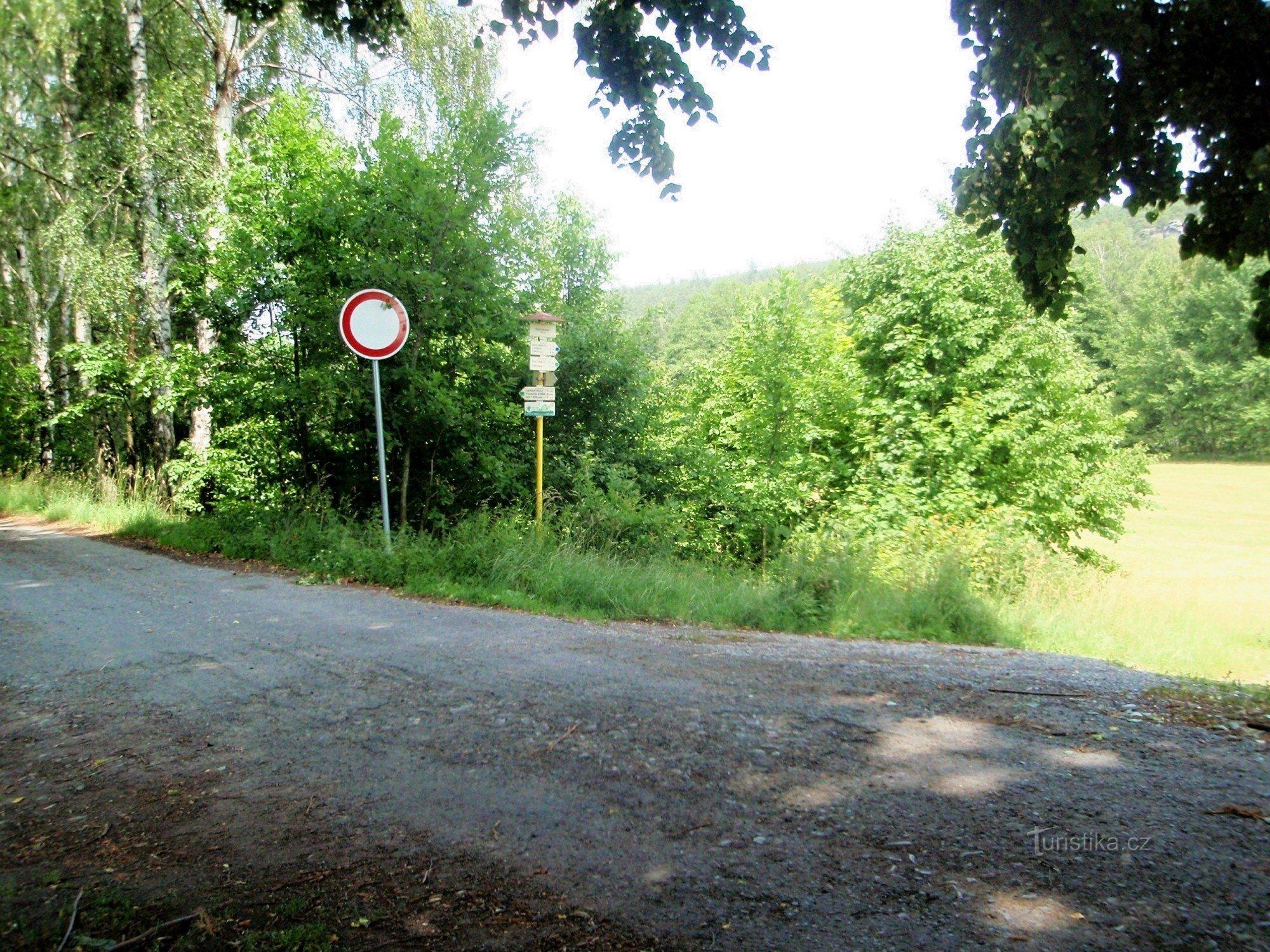 Signpost at the Radvanecké cross