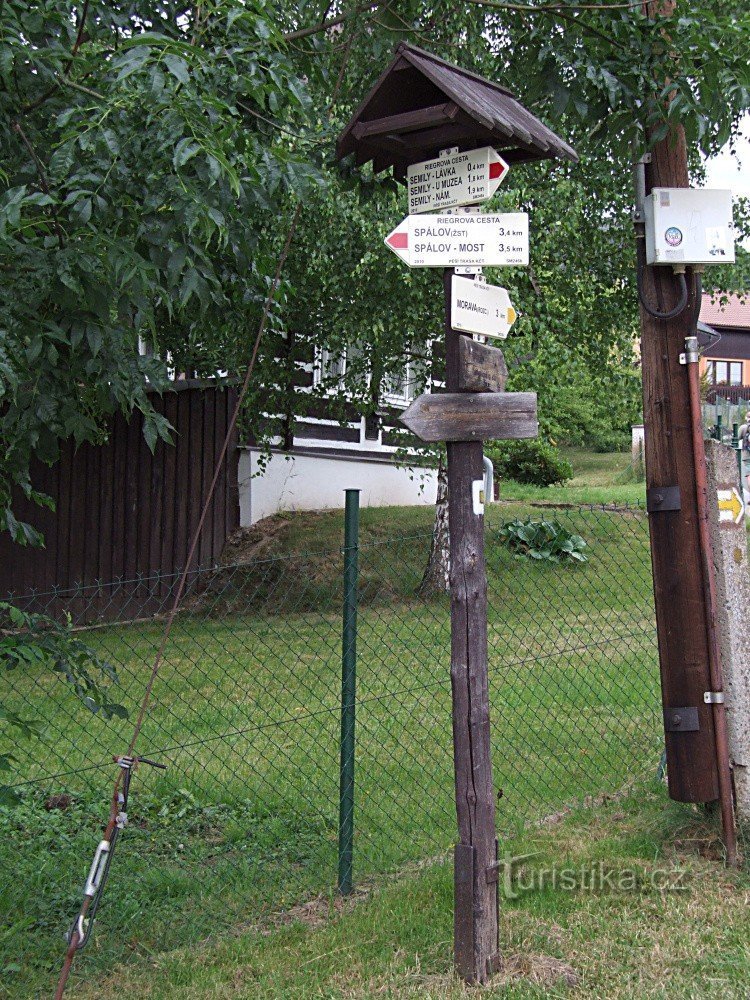 Placa de sinalização em Bítouchov