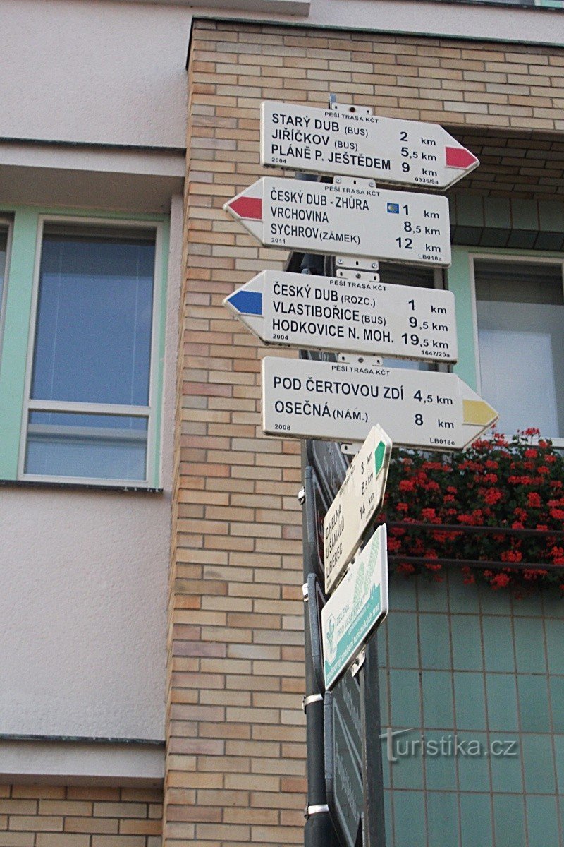 Panneau indicateur à Český Dub