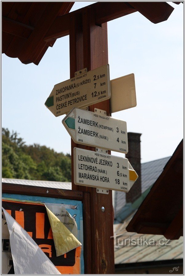 Signpost in Lišnice