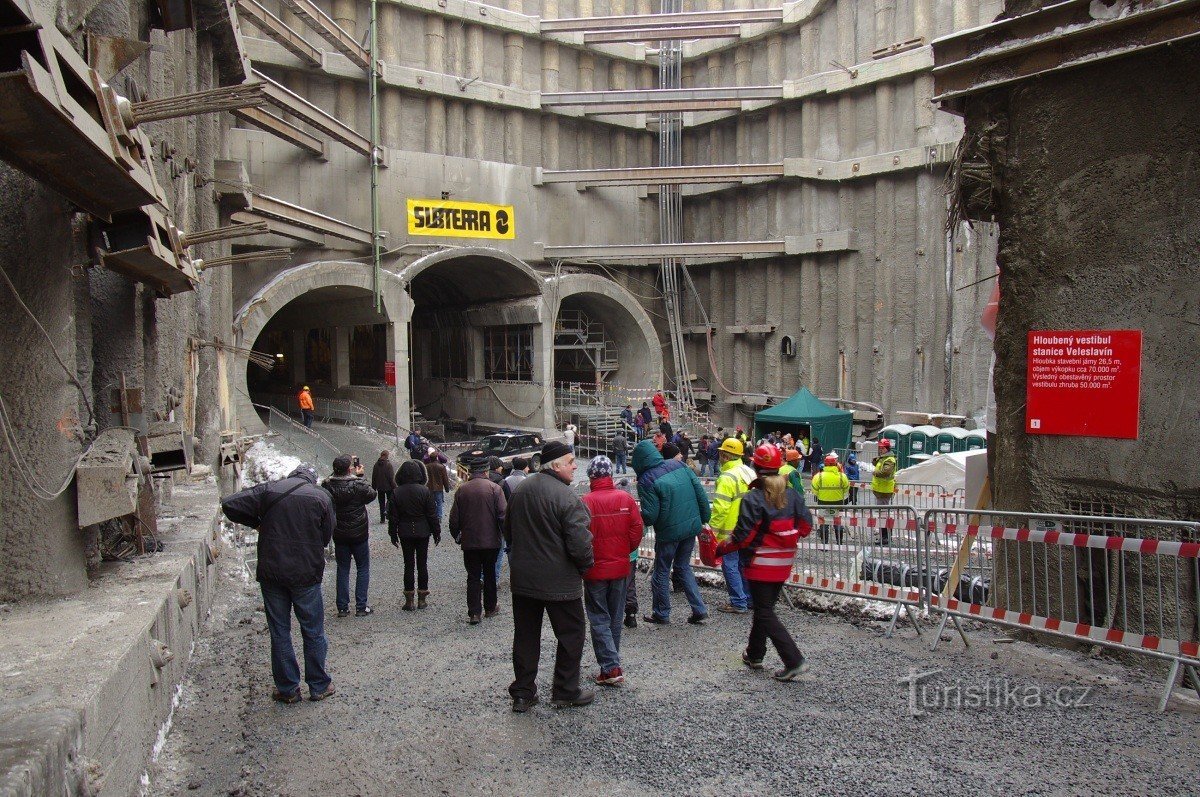 Estação Nádraží Veleslavín em construção