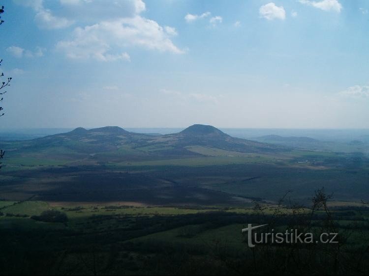 Ausblick: Blick auf Brník, Srdov und Oblík (von links)