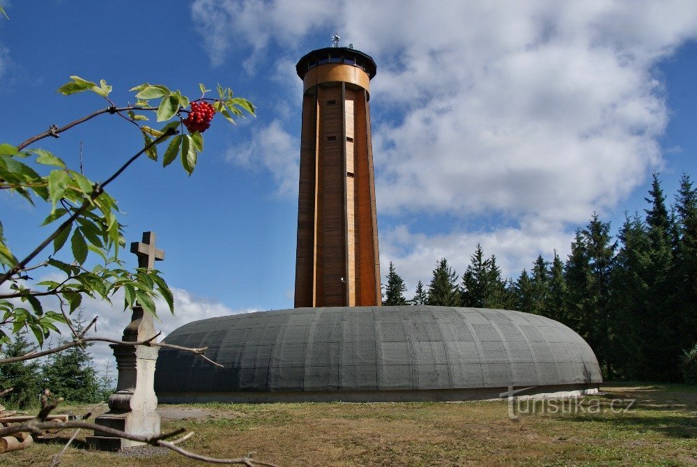 πύργος επιφυλακής και τόπος προσκυνήματος στο Křížová hora