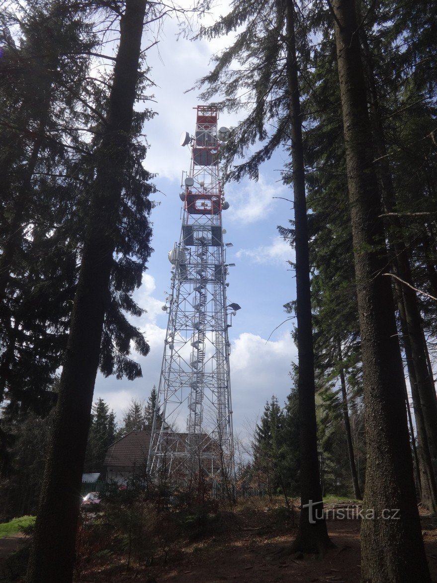 Torre de vigia Doubrava - um transmissor acessível perto de Vizovice