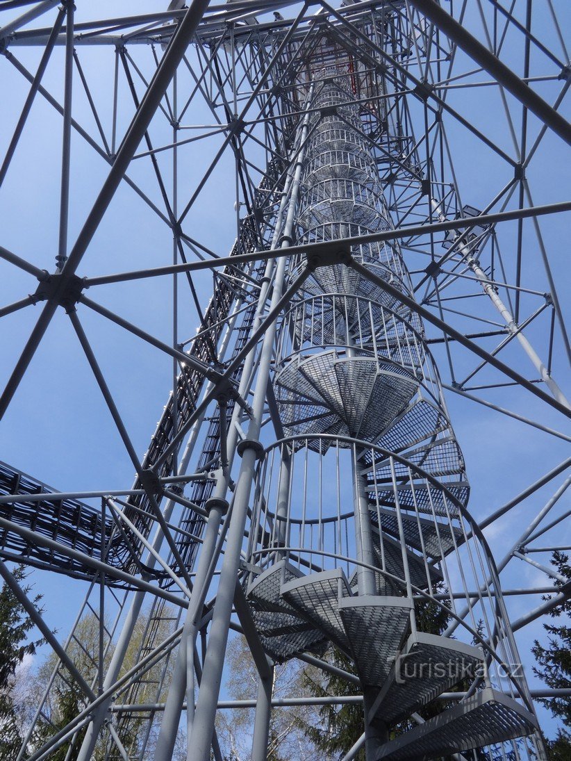 Torre de vigia Doubrava - um transmissor acessível perto de Vizovice