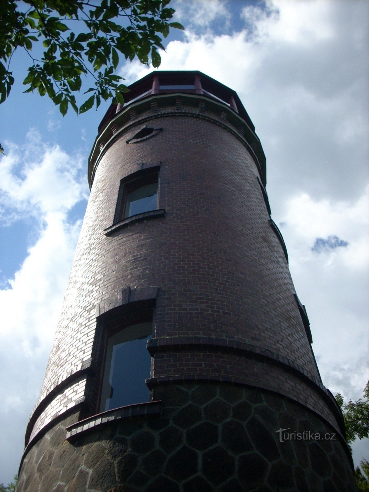 Torre de observação Dymník - vista de baixo