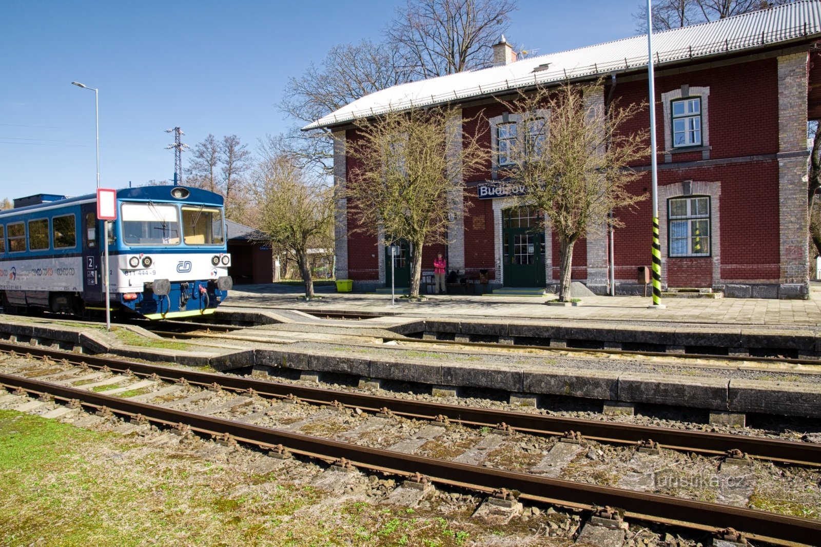 Razgledni stolp Halaška in ruševine gradu Vildštejn.